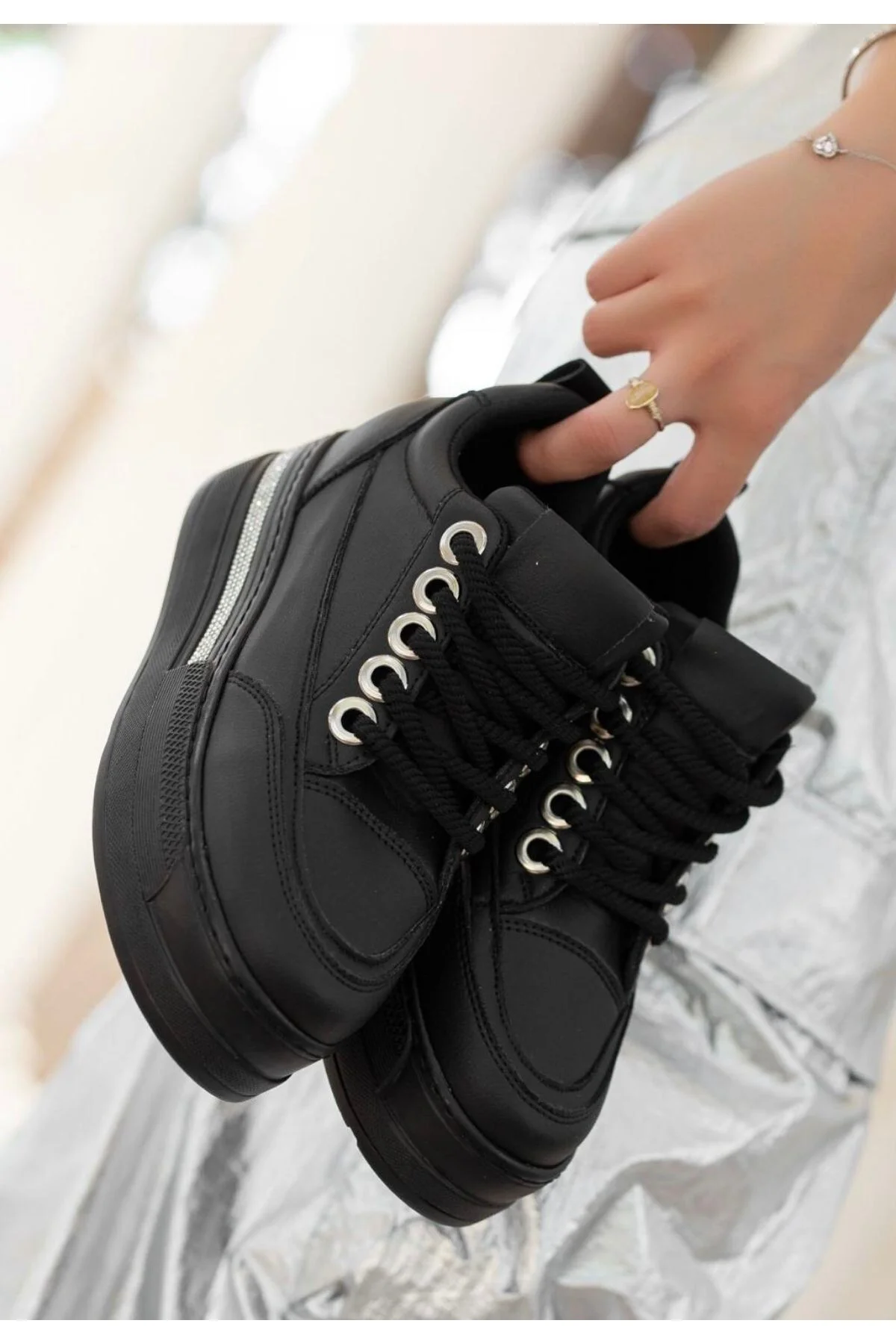 Kadın Sneaker Spor Ayakkabı Siyah Cilt Rahat Günlük Lulu Kadın Sneaker Spor Ayakkabı Siyah Cilt Rahat Günlük Lulu