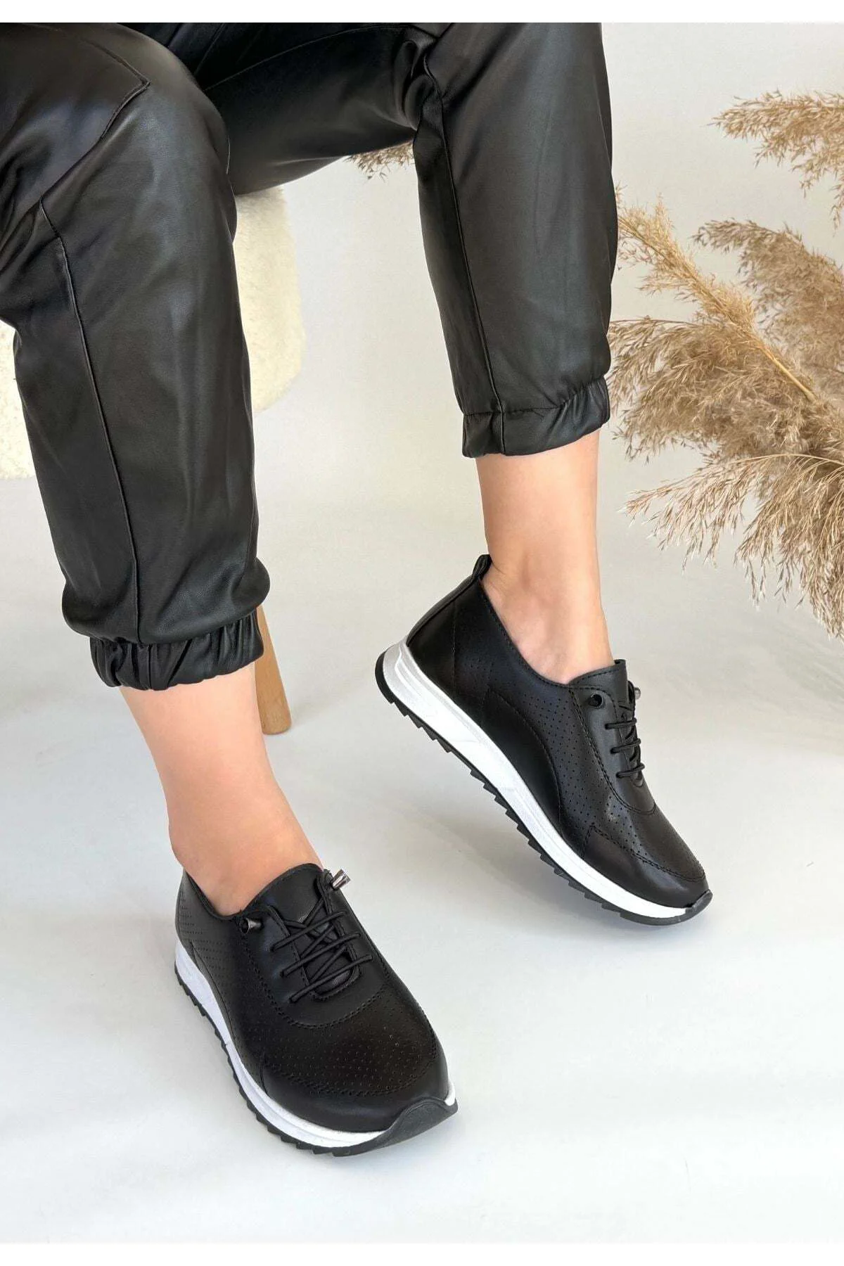 Kadın Sneaker Spor Ayakkabı Siyah Cilt Rahat Günlük Tone Kadın Sneaker Spor Ayakkabı Siyah Cilt Rahat Günlük Tone