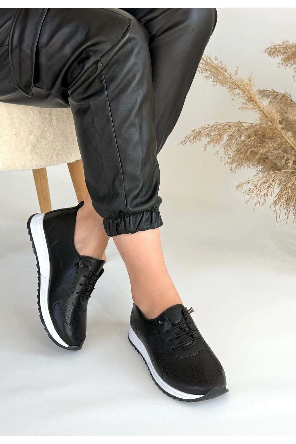 Kadın Sneaker Spor Ayakkabı Siyah Cilt Rahat Günlük Tone Kadın Sneaker Spor Ayakkabı Siyah Cilt Rahat Günlük Tone