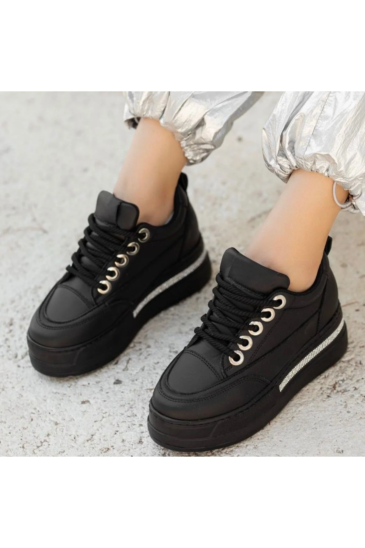 Kadın Sneaker Spor Ayakkabı Siyah Cilt Rahat Günlük Lulu Kadın Sneaker Spor Ayakkabı Siyah Cilt Rahat Günlük Lulu