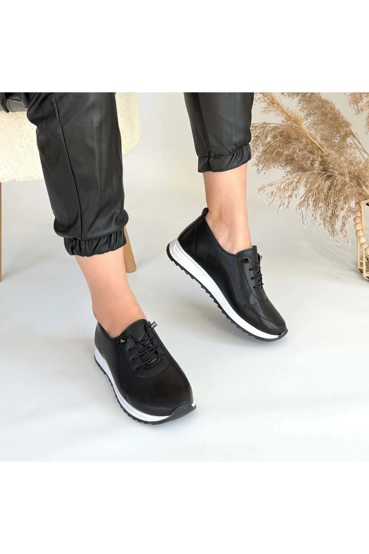 Kadın Sneaker Spor Ayakkabı Siyah Cilt Rahat Günlük Tone Kadın Sneaker Spor Ayakkabı Siyah Cilt Rahat Günlük Tone