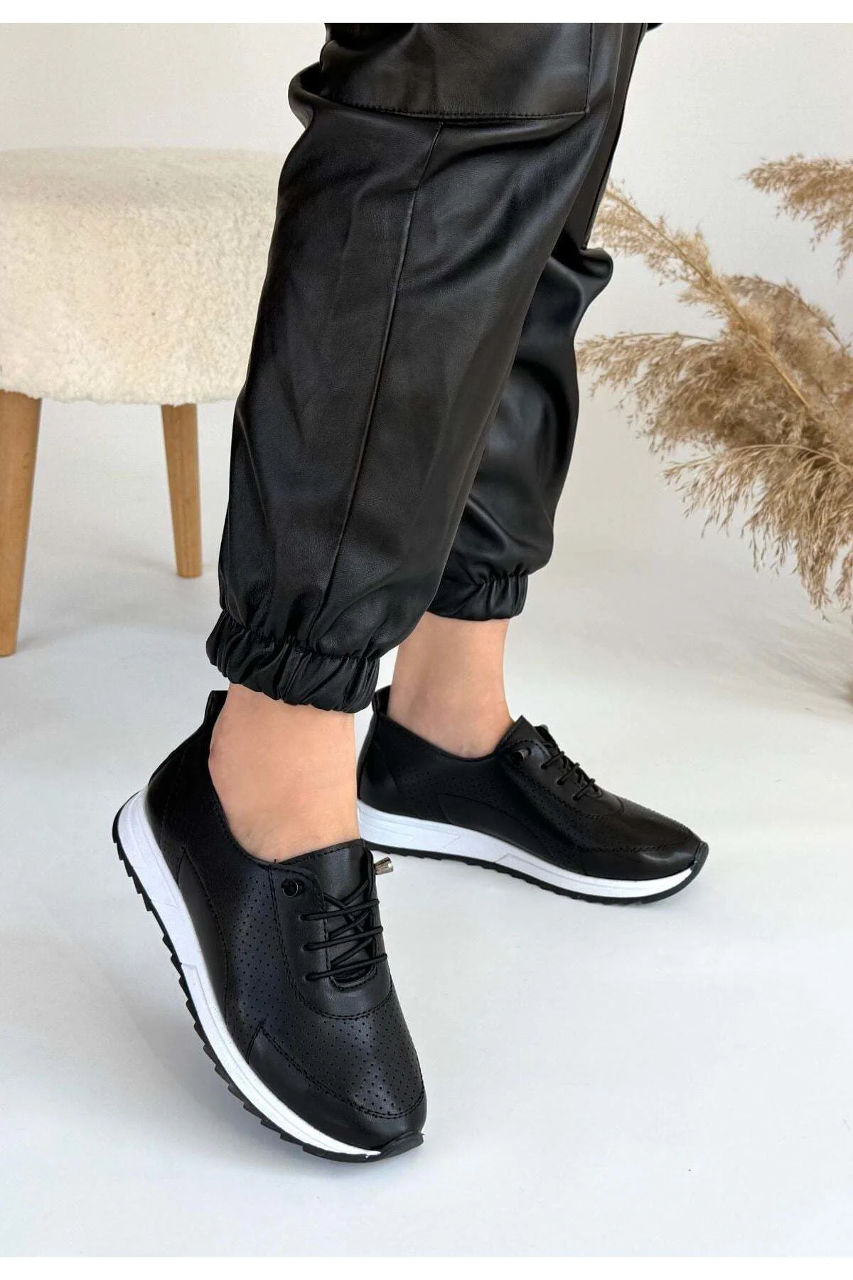 Kadın Sneaker Spor Ayakkabı Siyah Cilt Rahat Günlük Tone Kadın Sneaker Spor Ayakkabı Siyah Cilt Rahat Günlük Tone