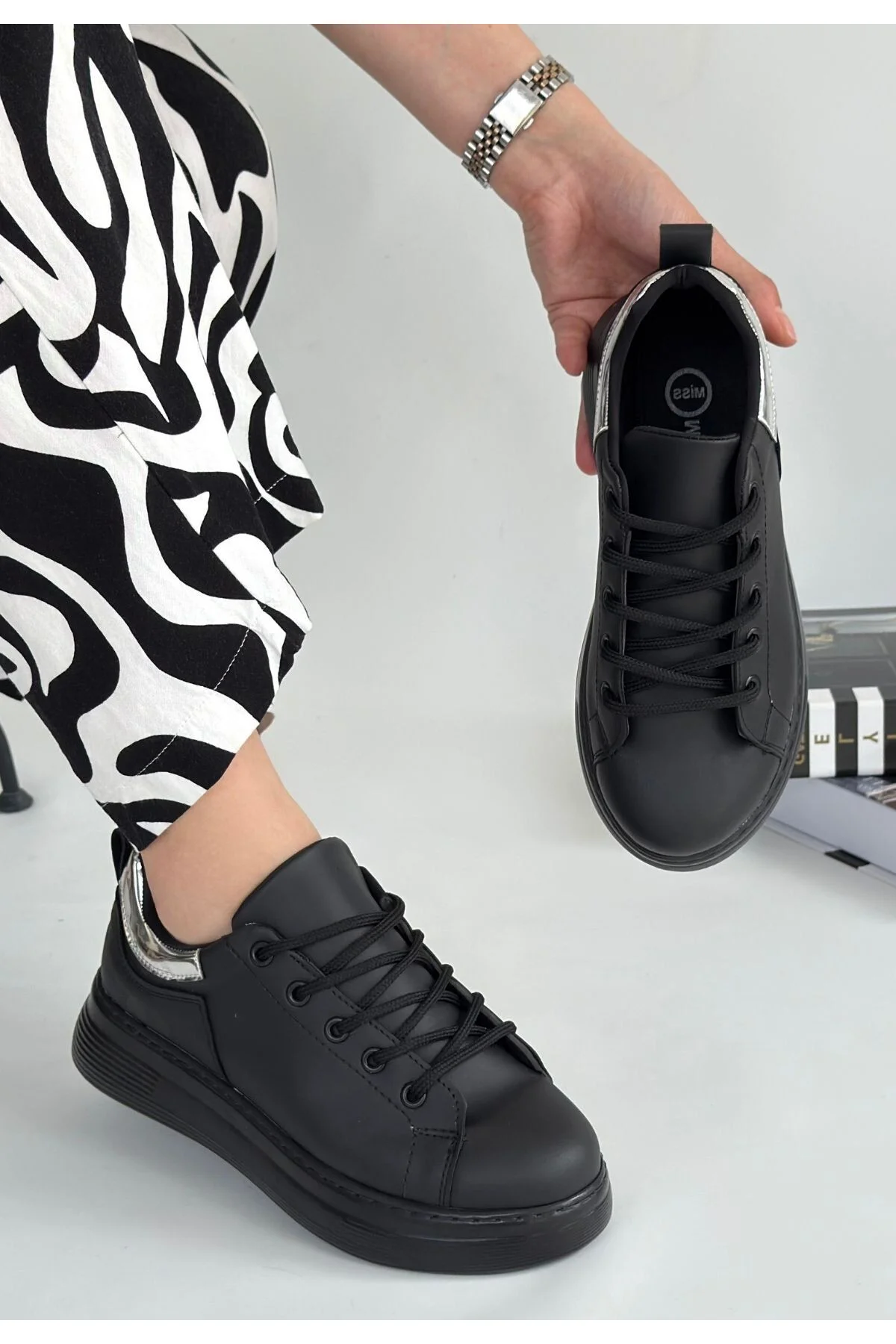 Kadın Sneaker Spor Ayakkabı Siyah Cilt Rahat Günlük Kadın Sneaker Spor Ayakkabı Siyah Cilt Rahat Günlük