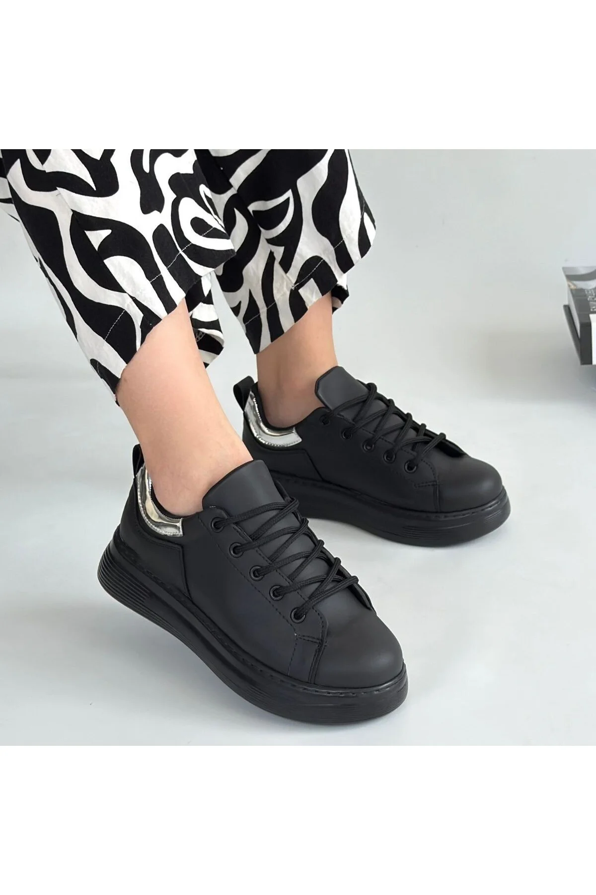 Kadın Sneaker Spor Ayakkabı Siyah Cilt Rahat Günlük Kadın Sneaker Spor Ayakkabı Siyah Cilt Rahat Günlük