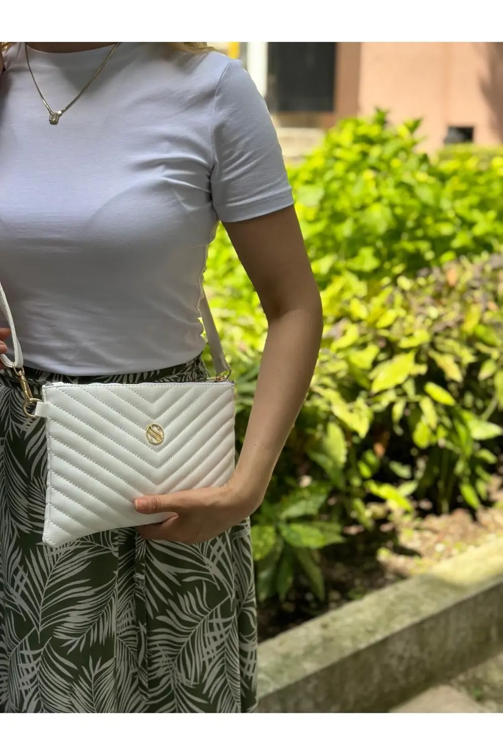 Kadın Suni Deri Beyaz Renkli Ayarlanabilir Çapraz Ve El Askılı Po