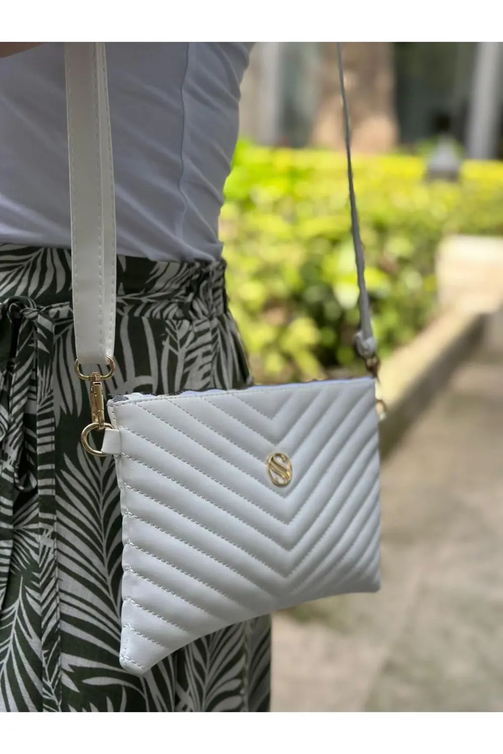 Kadın Suni Deri Beyaz Renkli Ayarlanabilir Çapraz Ve El Askılı Po