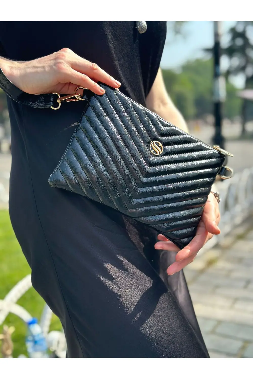 Kadın Suni Deri Siyah Parlak Renkli Ayarlanabilir Çapraz Ve El As