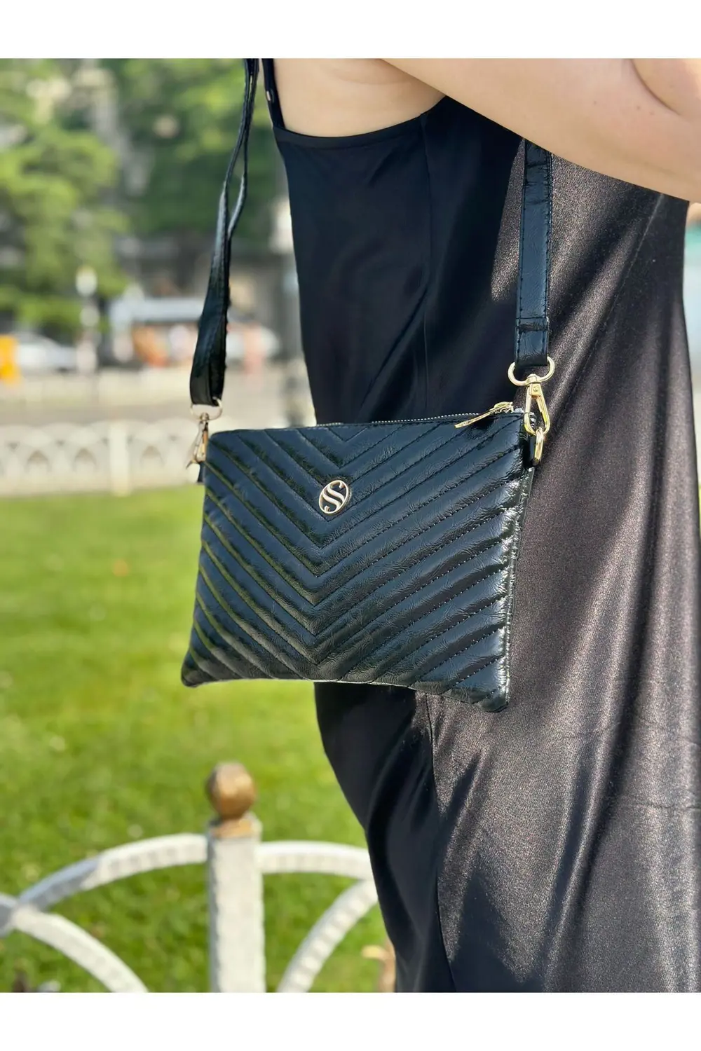 Kadın Suni Deri Siyah Parlak Renkli Ayarlanabilir Çapraz Ve El As