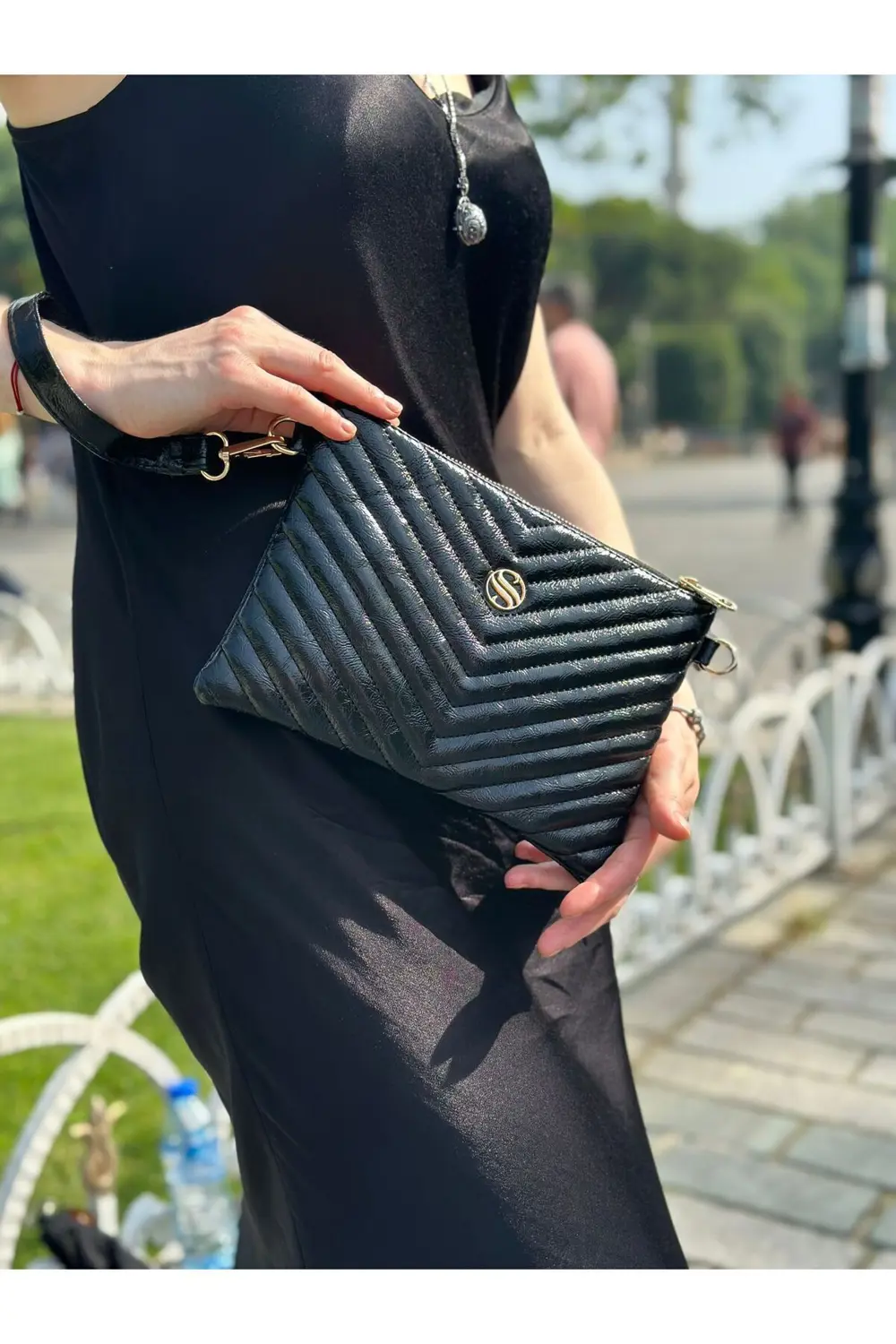 Kadın Suni Deri Siyah Parlak Renkli Ayarlanabilir Çapraz Ve El As