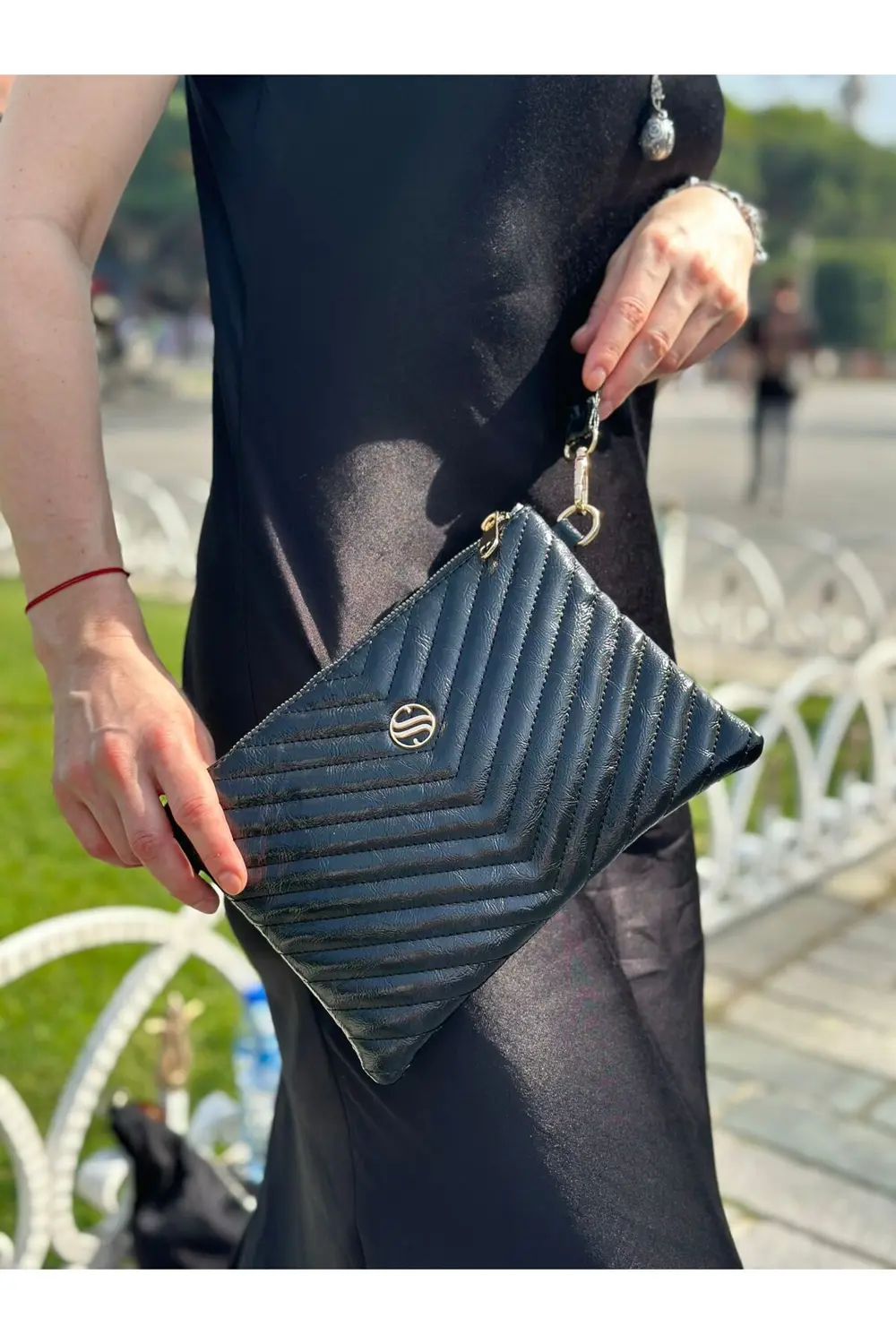 Kadın Suni Deri Siyah Parlak Renkli Ayarlanabilir Çapraz Ve El As