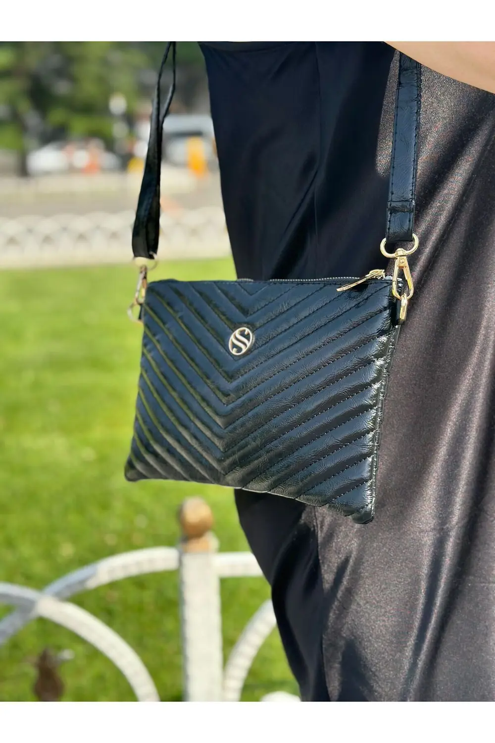 Kadın Suni Deri Siyah Parlak Renkli Ayarlanabilir Çapraz Ve El As