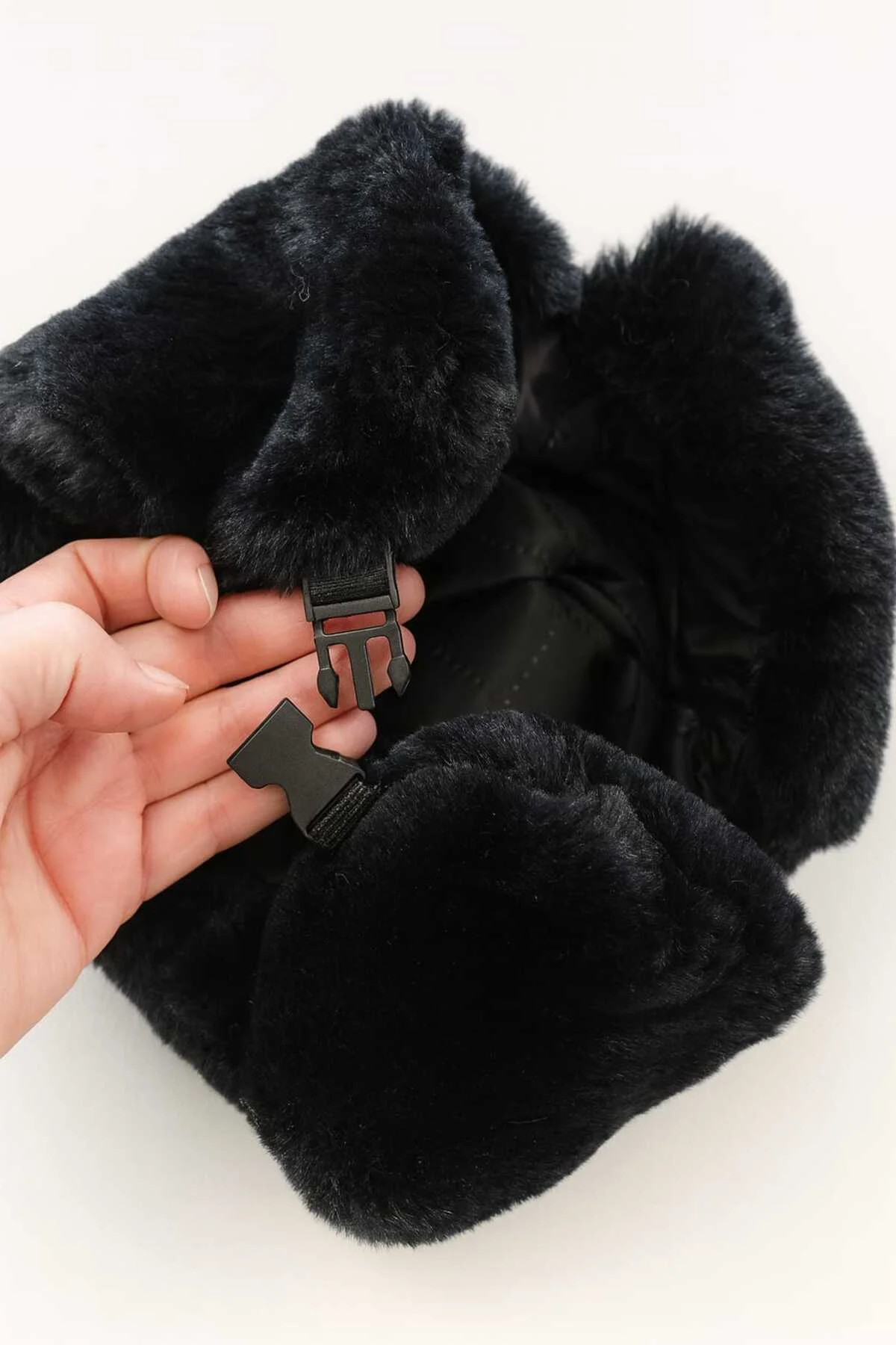 Kadın Suni Kürk Ushanka Peluş Şapka – Siyah & Krem & Beyaz Renk Klipsli Pilot Şapka Bere Seçenekleri Kadın Suni Kürk Ushanka Peluş Şapka – Siyah & Krem & Beyaz Renk Klipsli Pilot Şapka Bere Seçenekleri