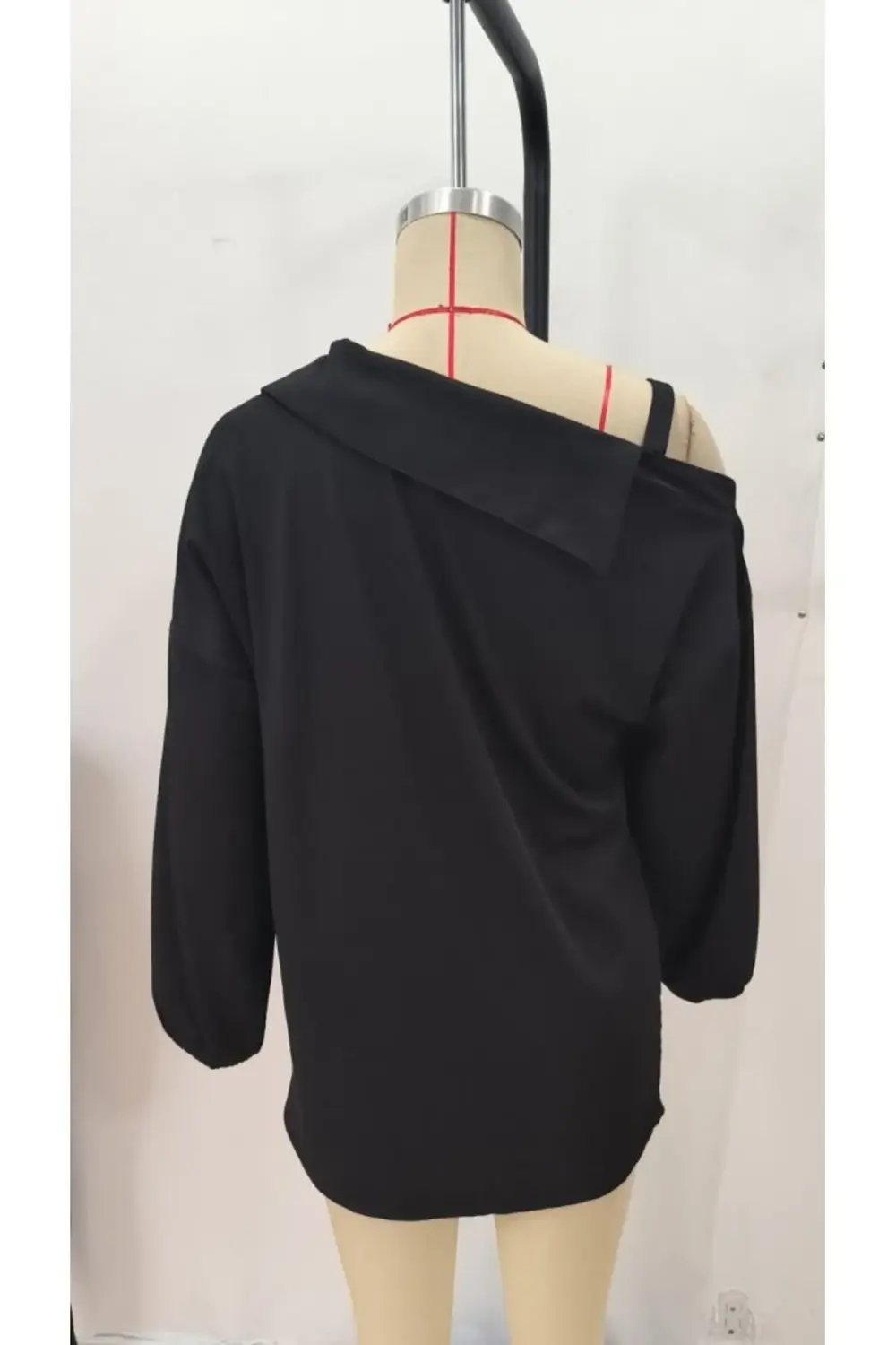 Kadın Tek Omuzdan Açık Askılı Uzun Kollu Yakalı önden Düğmeli Göm