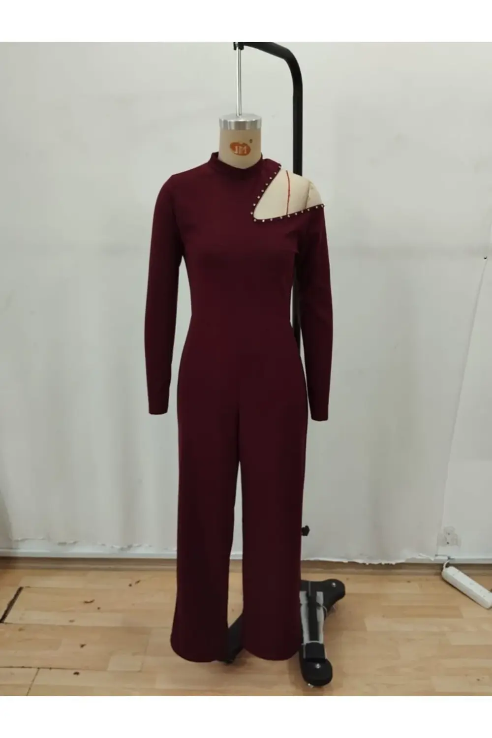 Kadın Tek Omuzdan Açık Balıkçı Yaka Taş Detaylı Uzun Ithal Krep T