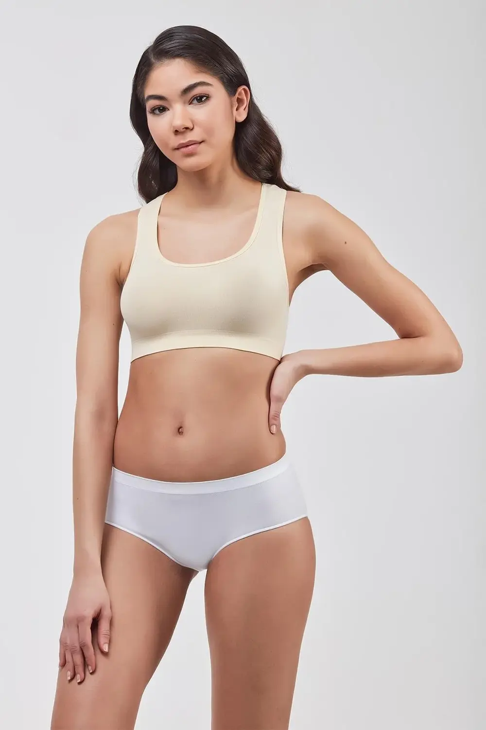 Kadın Ten Rengi Dikişsiz Kalın Askı Sporcu Model Süngersiz Büstiy