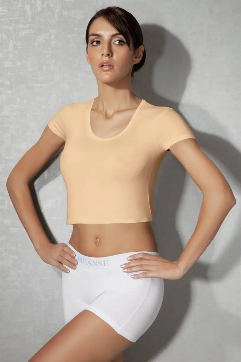 Kadın Ten Rengi Oyuk Yaka Kısa Kollu Kısa T-shirt