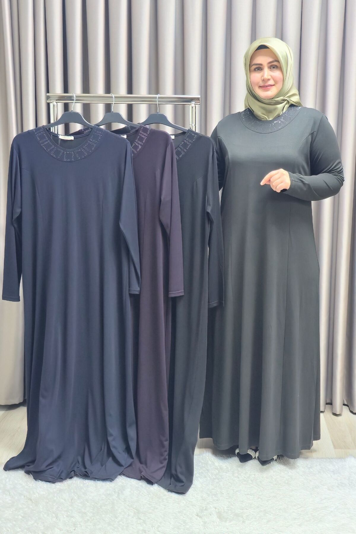 Kadın Tesettür Büyük Beden Giyim Yakası Taşlı Anne Elbise