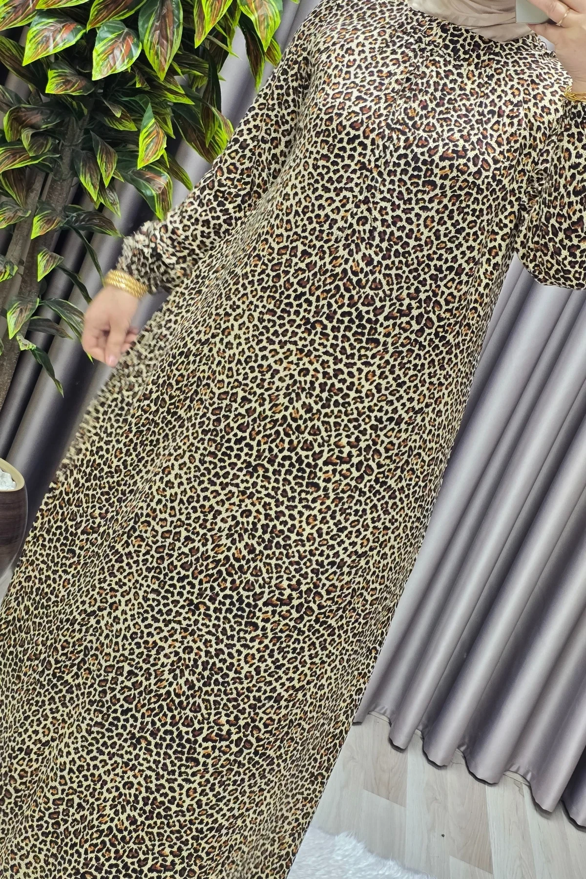 Kadın Tesettür Giyim Büyük Beden Leopar Desen Elbise