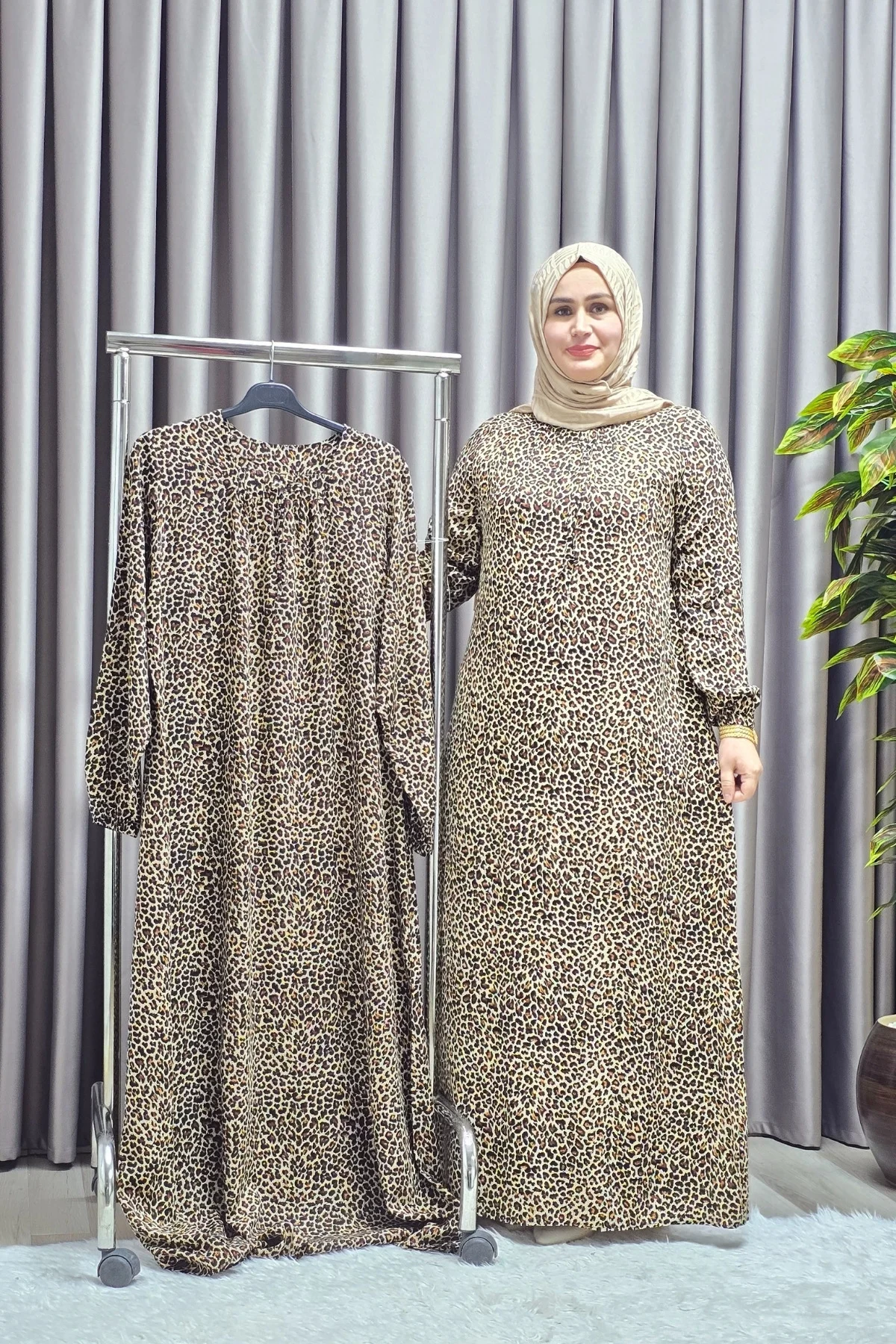 Kadın Tesettür Giyim Büyük Beden Leopar Desen Elbise