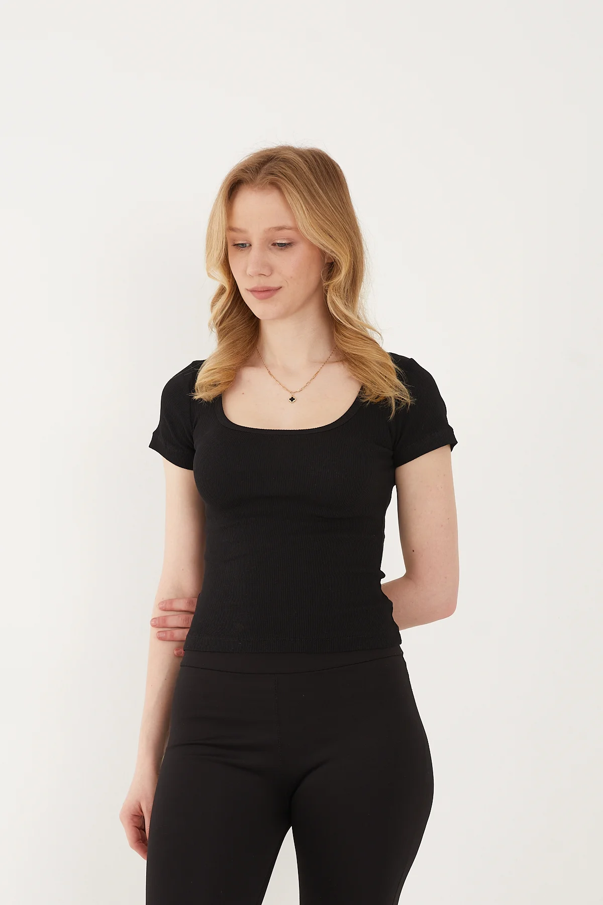 Kadın U Yaka Fitilli Kısa Kollu Siyah T-Shirt Body Bluz