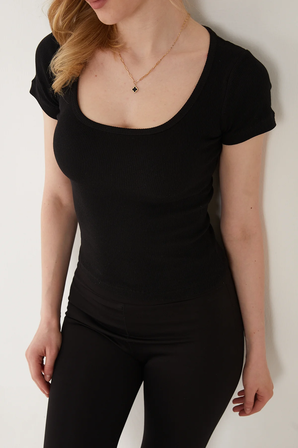 Kadın U Yaka Fitilli Kısa Kollu Siyah T-Shirt Body Bluz