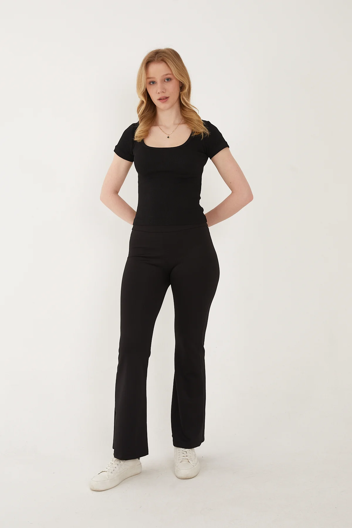 Kadın U Yaka Fitilli Kısa Kollu Siyah T-Shirt Body Bluz