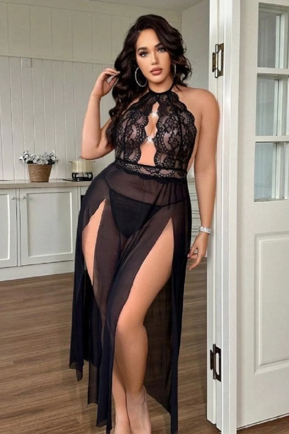 Kadın Uzun Gecelik Yırtmaçlı Dantel Göğüs Detaylı Romantik Siyah Homewear Gecelik