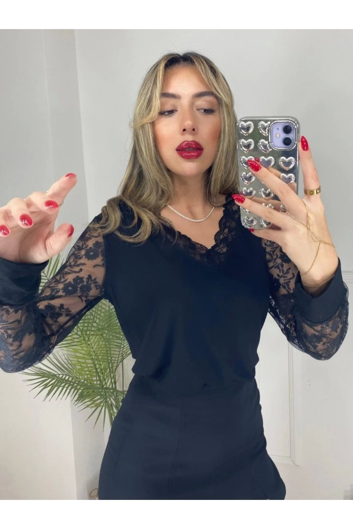 Kadın Uzun Kollu V Yakalı Dantel Detaylı Viskon Bluz