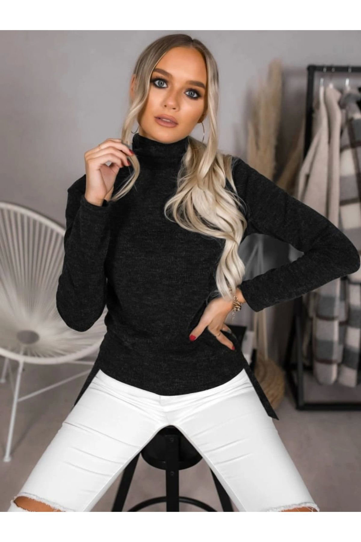 Kadın Uzun Kollu Yarım Balıkçı Yaka Omuzları Açık Bir Tarafı Yırt