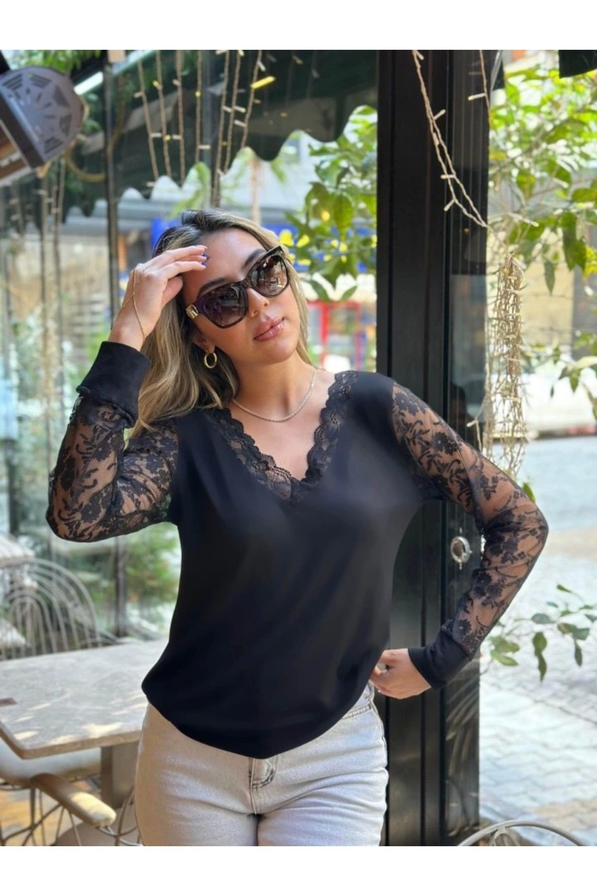Kadın Uzun Kollu V Yakalı Dantel Detaylı Viskon Bluz