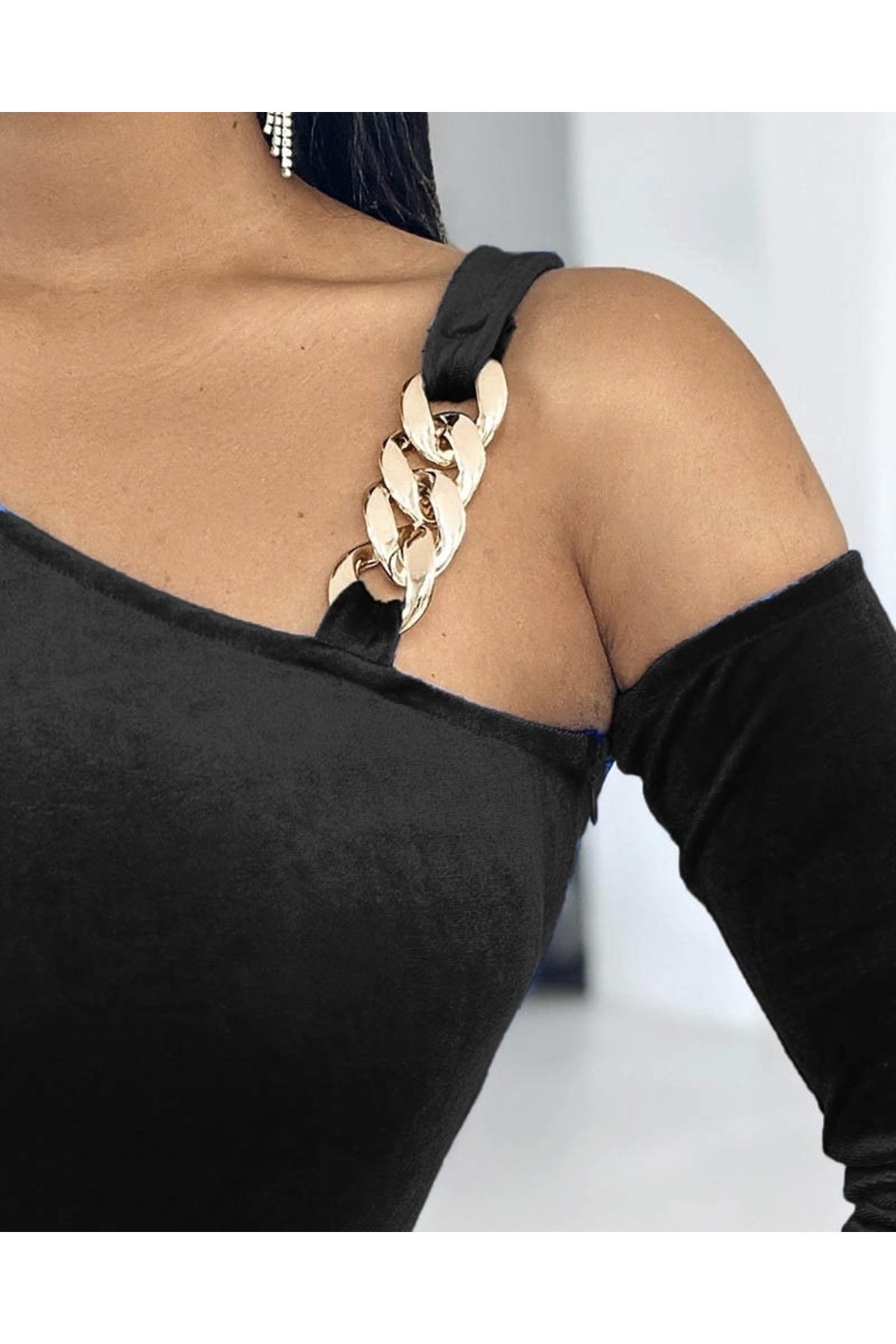 Kadın Uzun Kollu Tek Omuzu Açık Tokalı Takma Kol Detaylı Kısa Kad