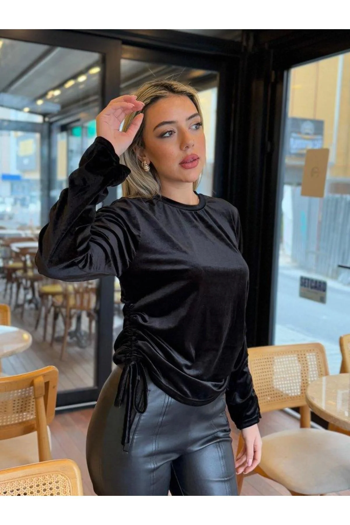 Kadın Uzun Kollu Bisiklet Yaka Yanları Ve Kolları Büzgülü Kadife