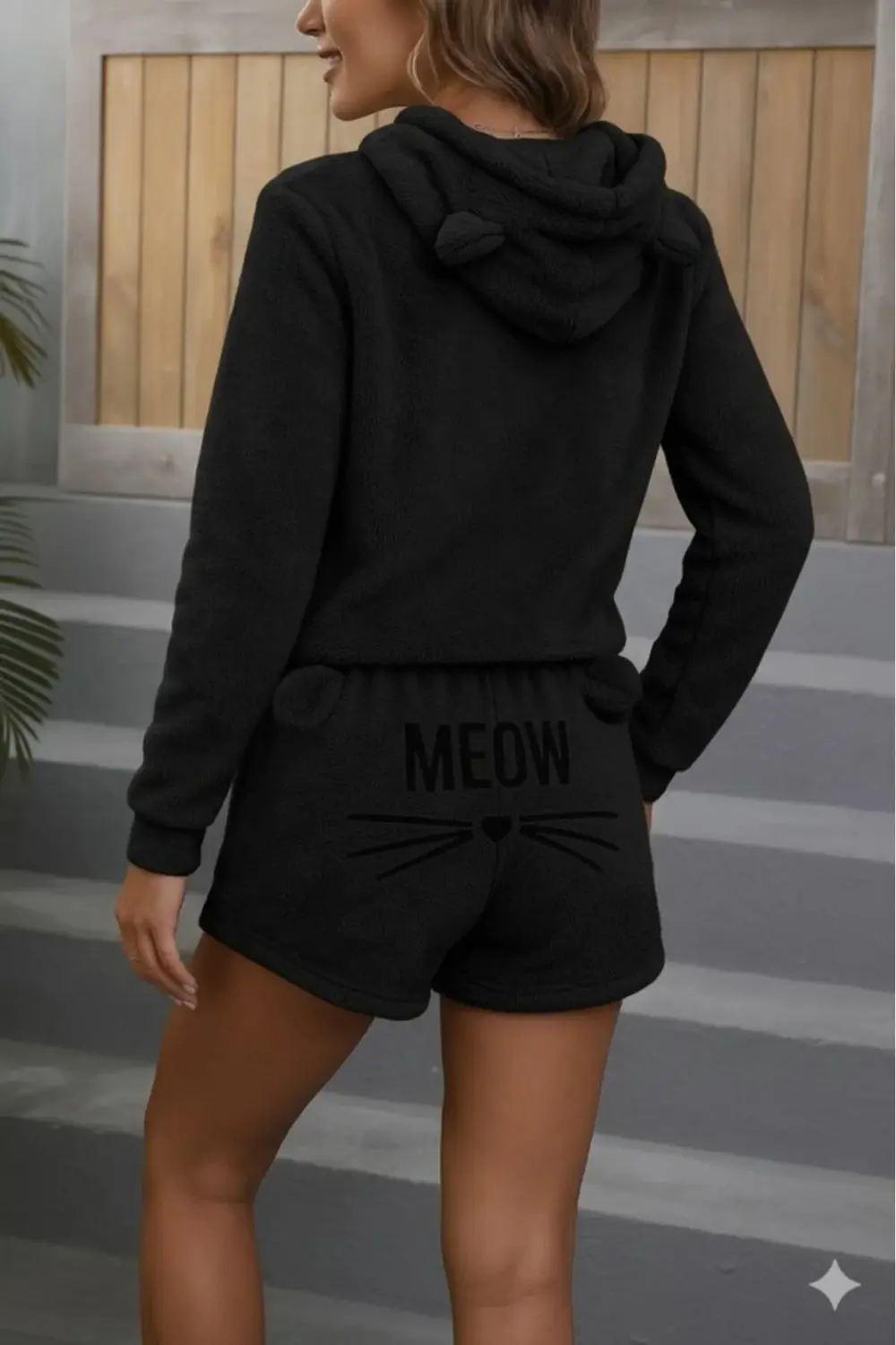 Kadın Uzun Kollu Kapşonlu Peluş Bluz Ve Kısa Short Ikili Takım