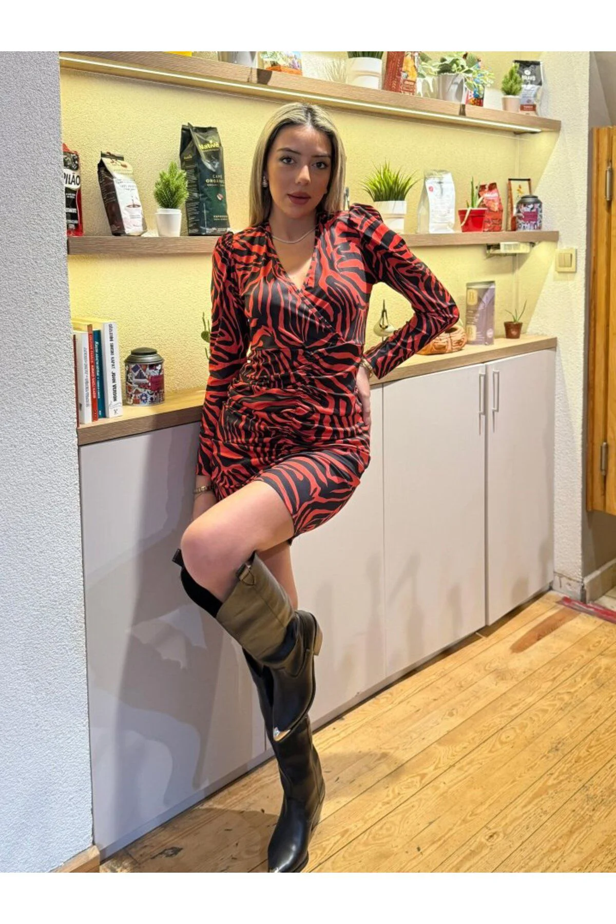 Kadın Uzun Kollu Kruvaze Yaka ön Kısım Büzgülü Zebra Desen Dalgıç