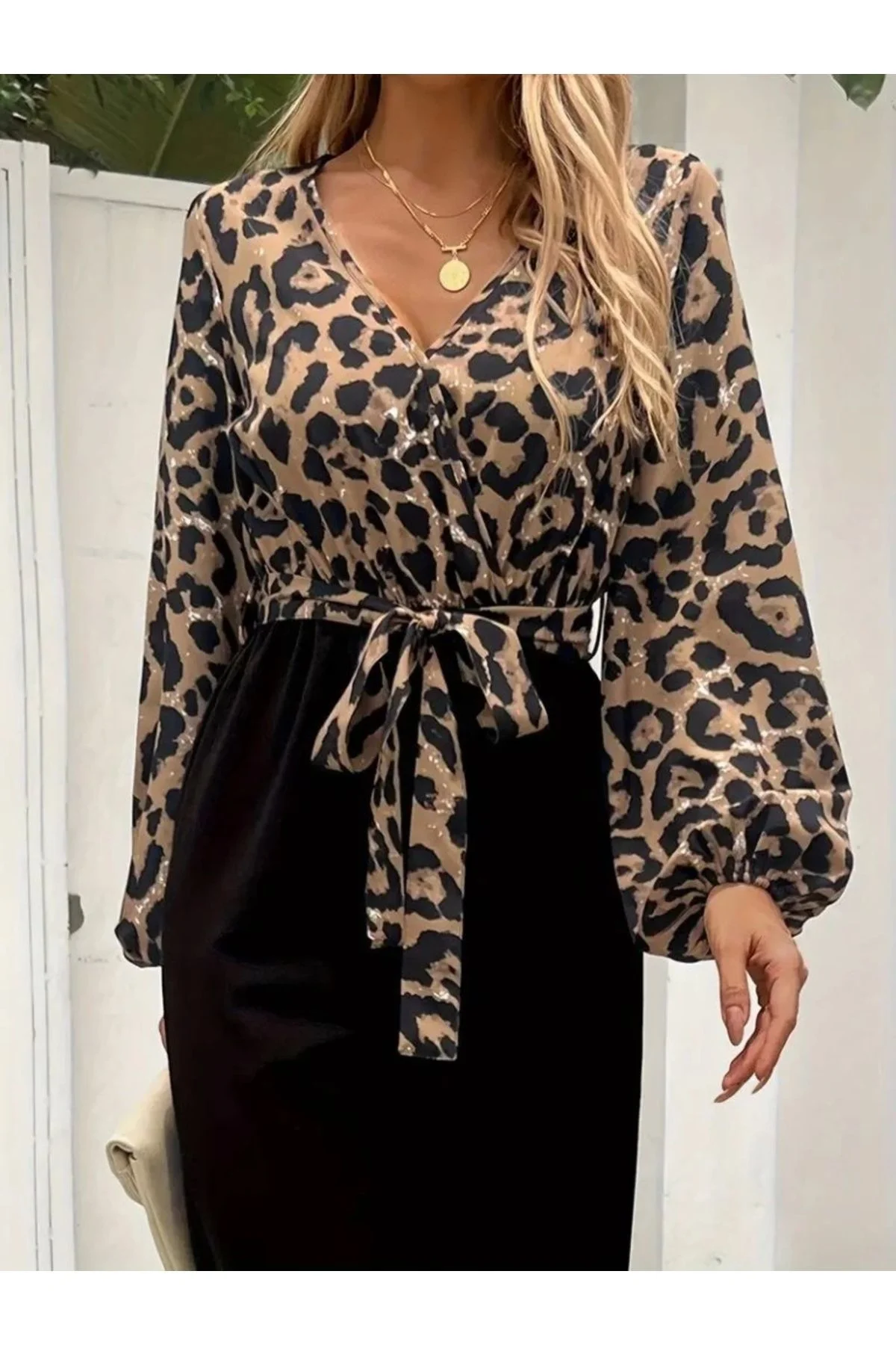 Kadın Uzun Kollu Kruvaze Yakalı Leopar Desenli Belden Kuşaklı üst