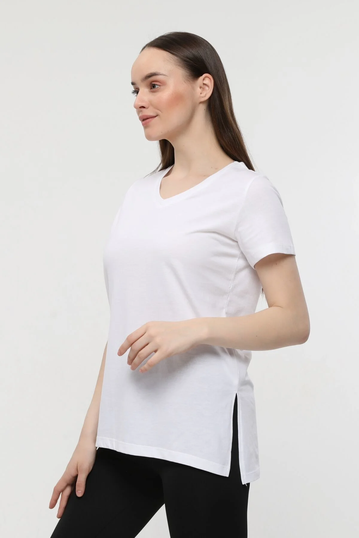 Kadın V Yaka Kısa Kollu Arkası Uzun Regular Fit Basic Tişört Beyaz