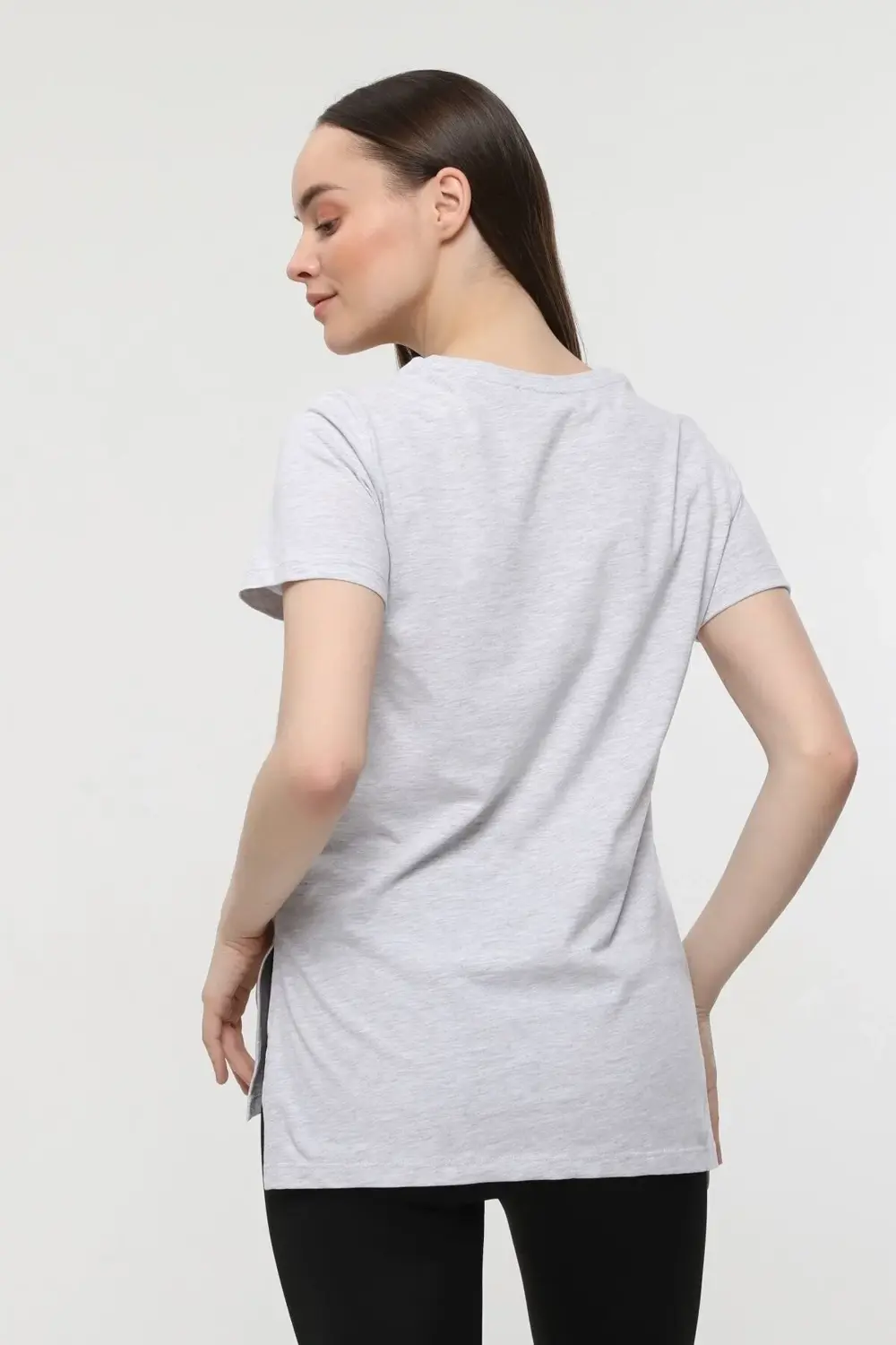 Kadın V Yaka Kısa Kollu Arkası Uzun Regular Fit Basic Tişört Siya