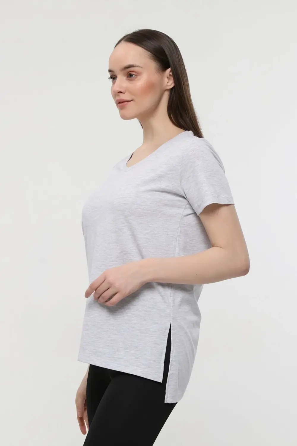 Kadın V Yaka Kısa Kollu Arkası Uzun Regular Fit Basic Tişört Siya