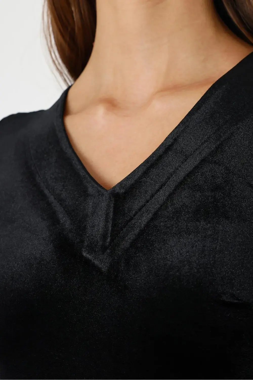 Kadın V Yaka Kolu Volan Detaylı Kadife Kısa Elbise 4460-95