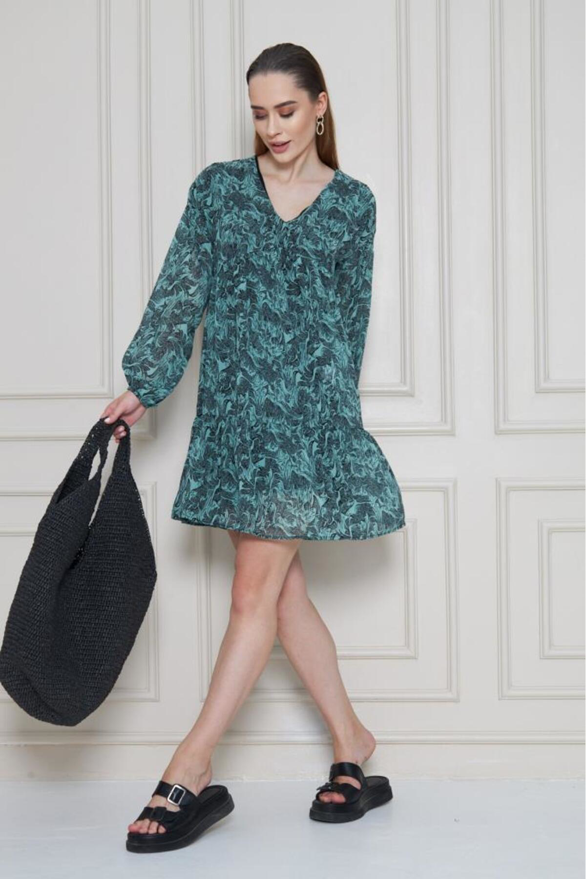 Pasaklı Giyim Kadın Yeni Sezon Astarlı Yeşil Şifon Uzun Kol V Yaka Mini Yazlık