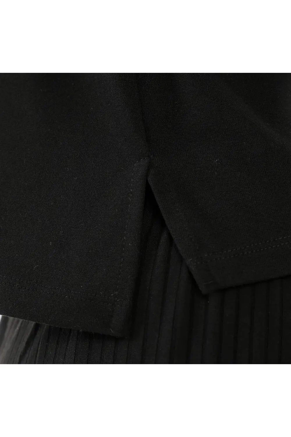 Kadın Yırtmaç Detaylı Uzun Kollu Tişört