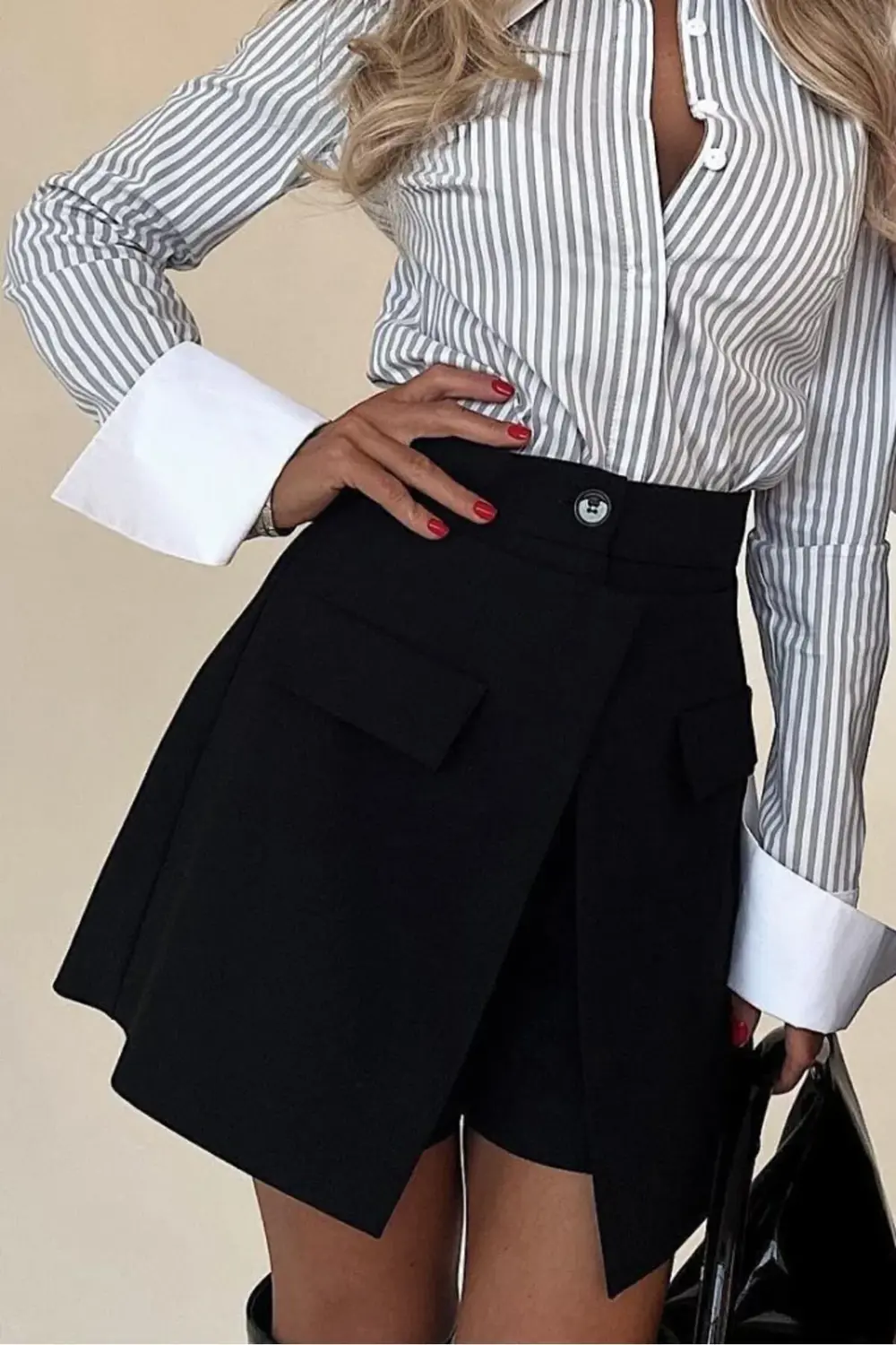 Kadın Yüksek Bel Düğmeli Asimetrik Kesim Cepli Kısa Ithal Krep şo