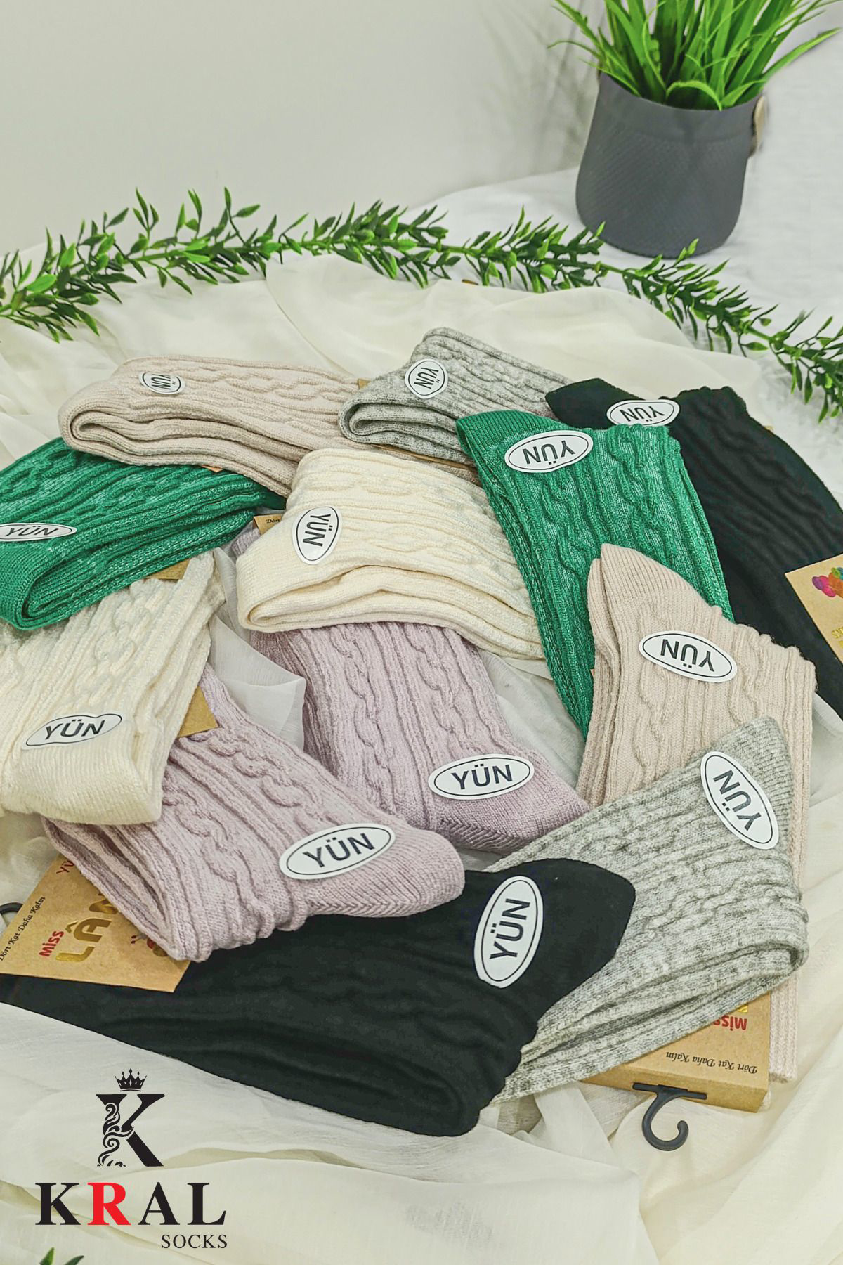 Kadın Yün Çorap (4 Çift) Kışlık  Termal Etkili Soft Yünlü Doku