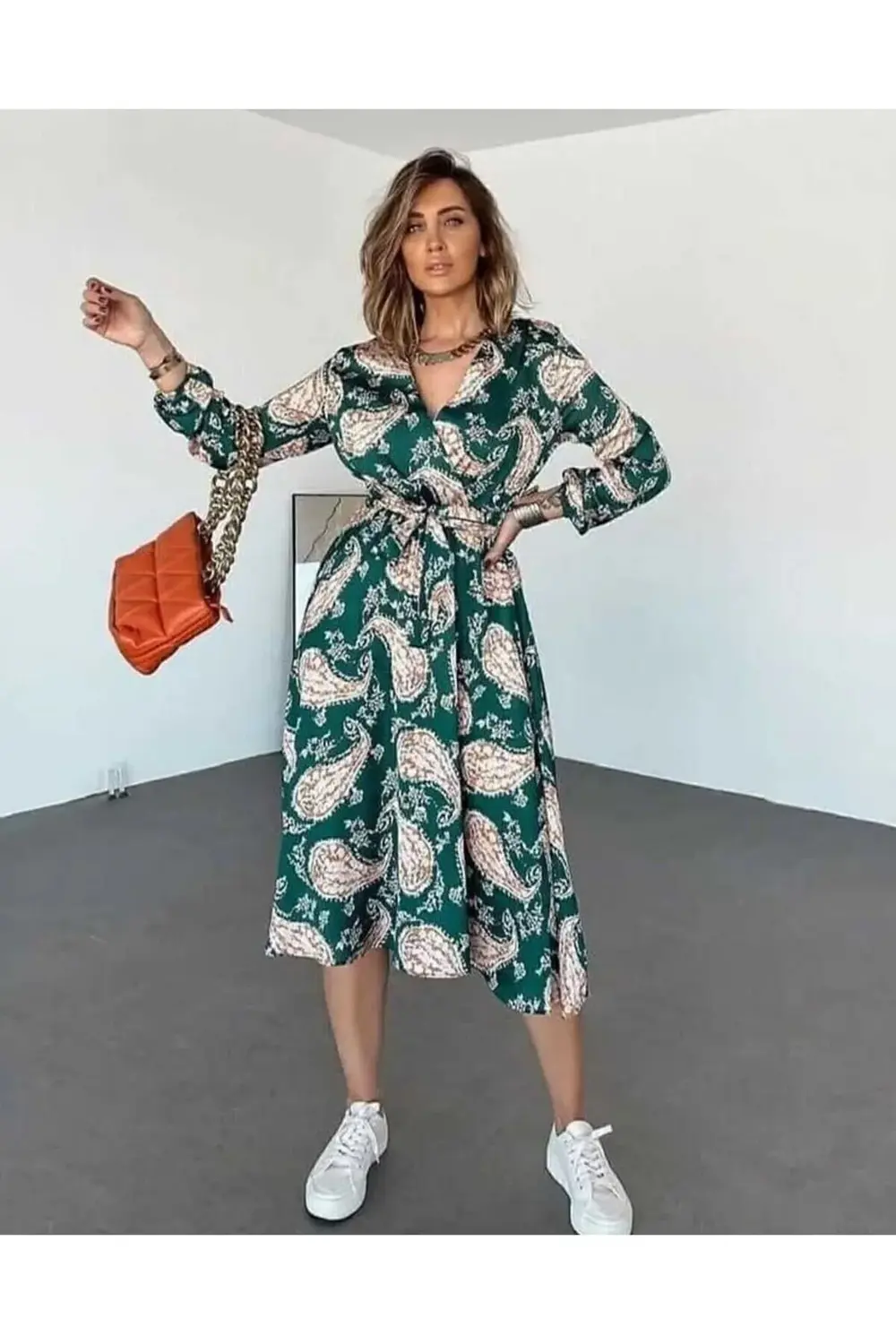 Kadın ZümrütSaten Kruvaze Yaka Kemerli Kloş Uzun Kollu Elbise 323