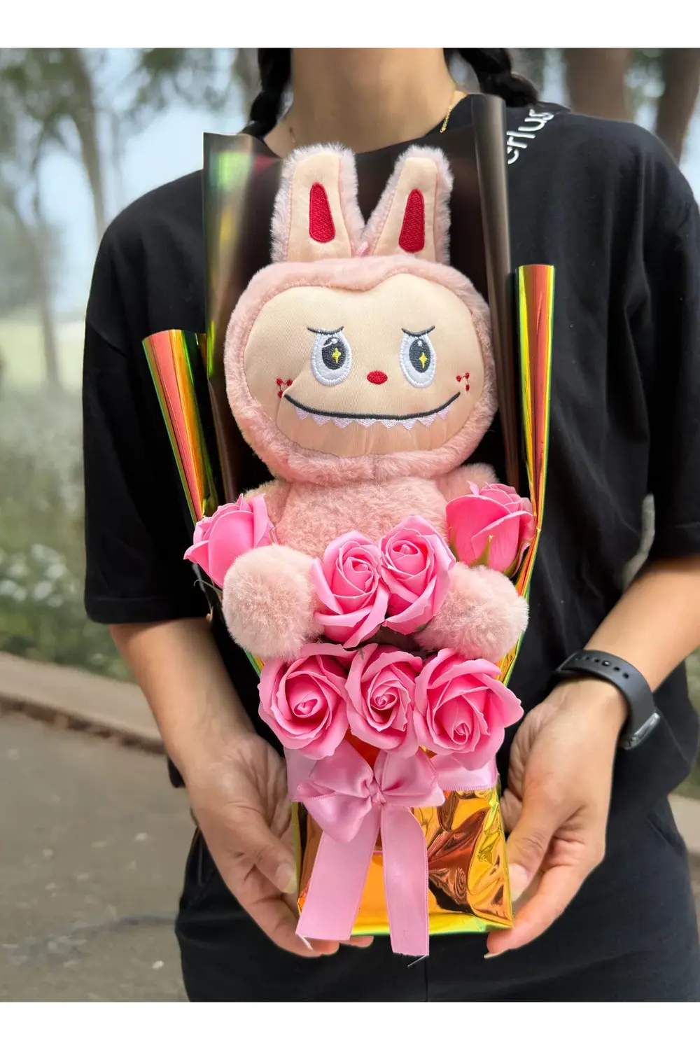 Kadina Hediye - Labubulu Pembe Güllü Buket - Sevgiliye Cicek - Ki