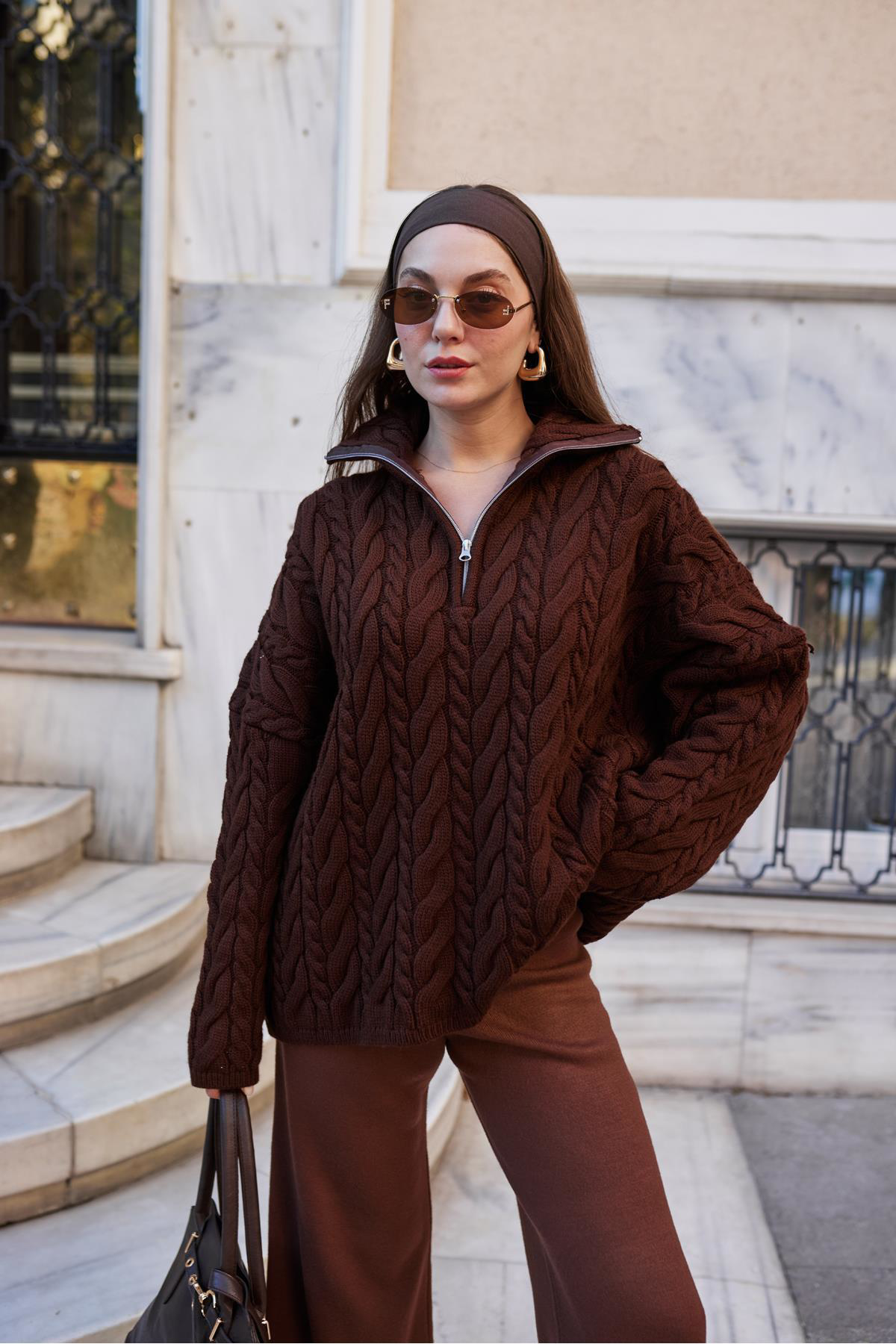 Askı Nişantaşı Kahve Saç Örgü Yakası Fermuarlı Triko