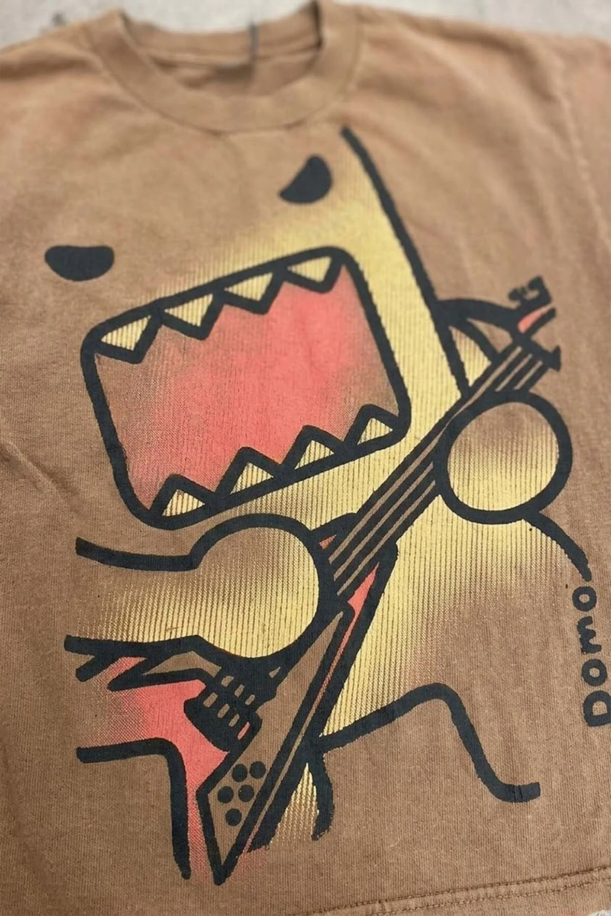 Kahverengi Domo Kun Guitarist Y2K Unisex T-shirt Kahverengi Domo Kun Guitarist Y2K Unisex T-shirt