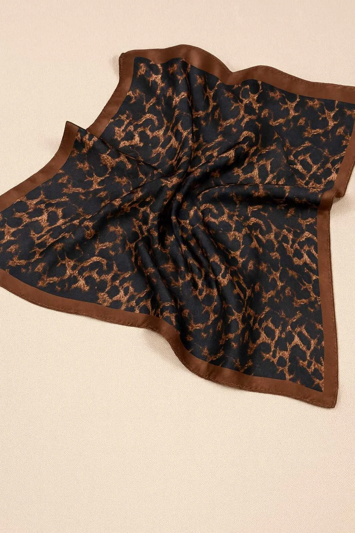 Kahverengi Leopar Desenli Bandana Fular Kaymaz Kaydırma Yapmaz Eşarp