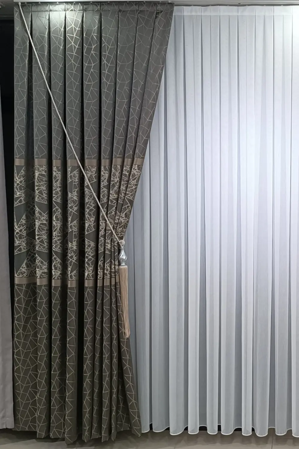 Kahverengi Pano Fon Perde Sık Pileli