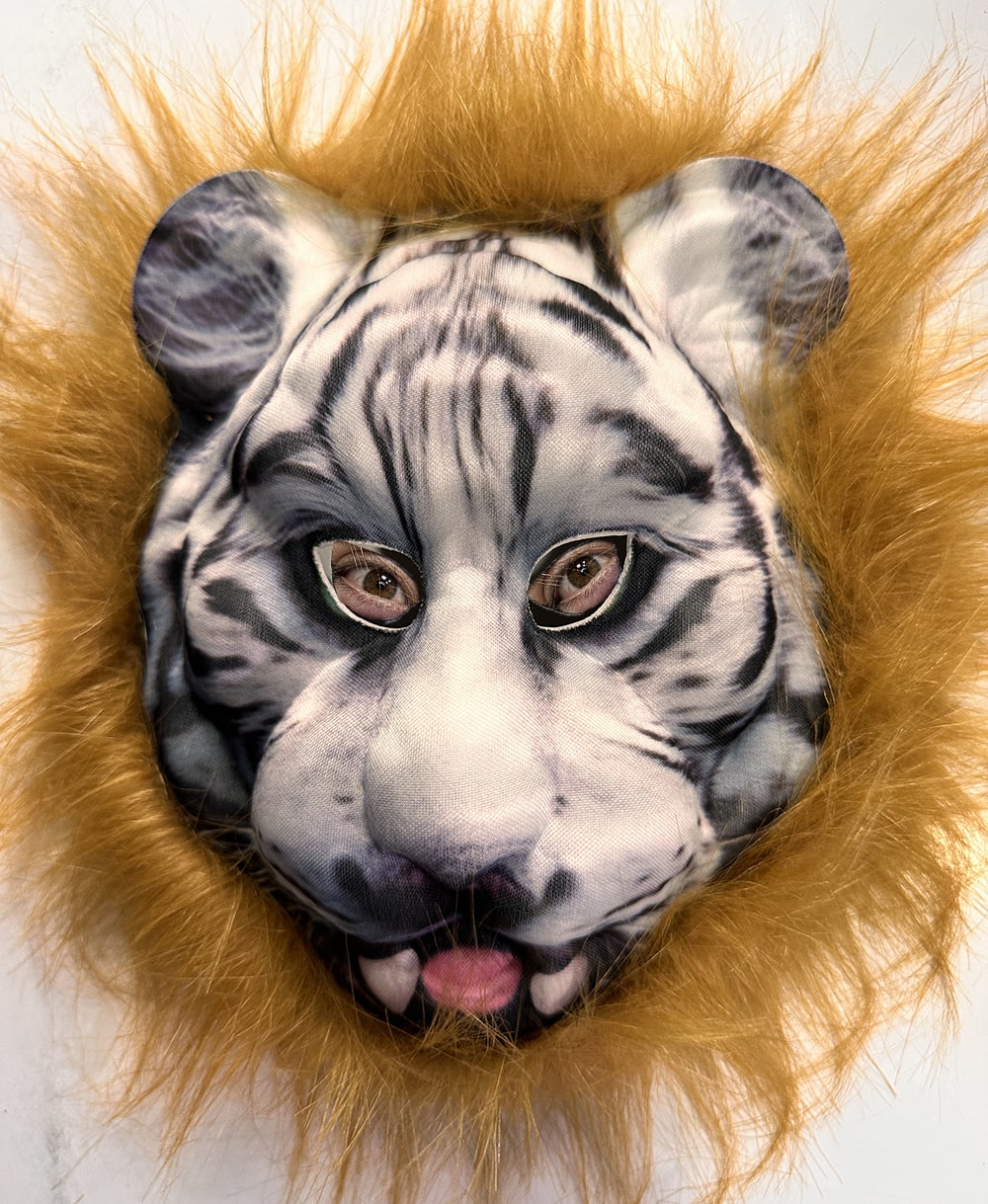 Kahverengi Saçlı Dişli Kaplan Maskesi Mega Peluş 25 No Kahverengi Saçlı Dişli Kaplan Maskesi Mega Peluş 25 No